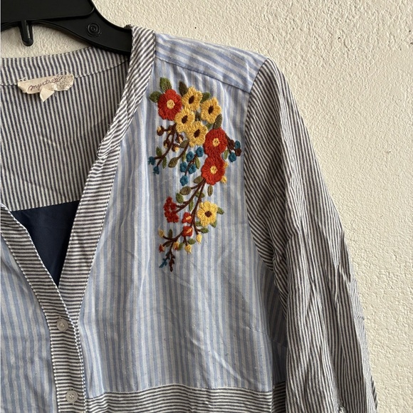 Mystree Blue Striped Floral Embroidered Button Down Shirt M - Picture 10 of 15